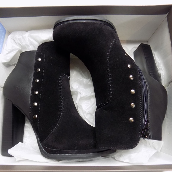Cute vegan suede and leather ankle bootie - Picture 1 of 7